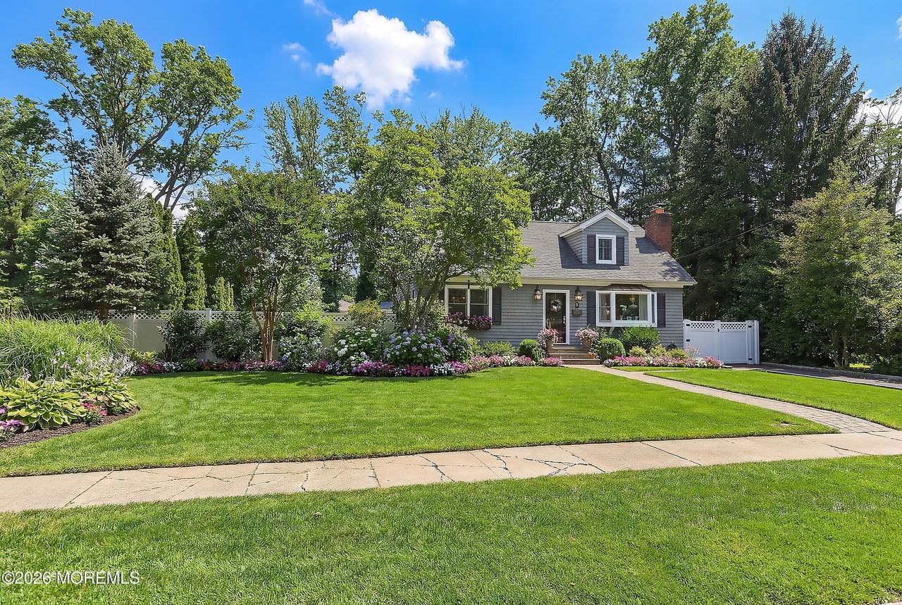 96 Lake Shore Dr - Photo 2 of 35