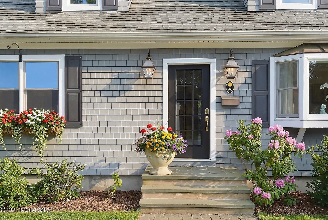 96 Lake Shore Dr - Photo 3 of 35