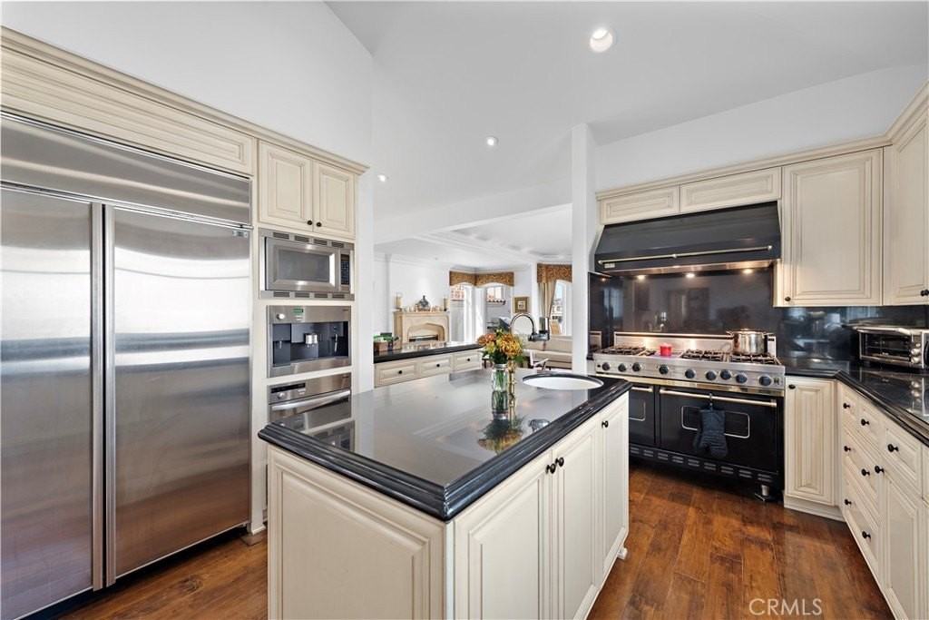 414 Carnation Ave - Photo 7 of 26