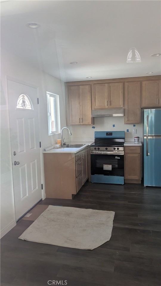 5204 Minturn Ave - Photo 2 of 9