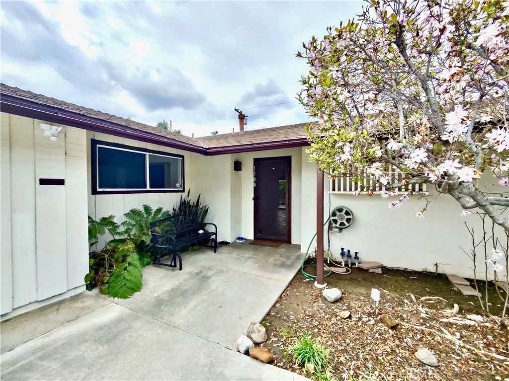 1308 W Vine Ave - Photo 2 of 30