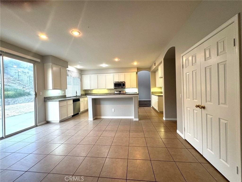 24094 Safiro Ct - Photo 4 of 12