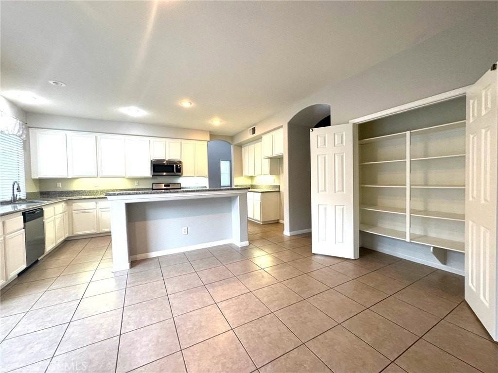 24094 Safiro Ct - Photo 5 of 12