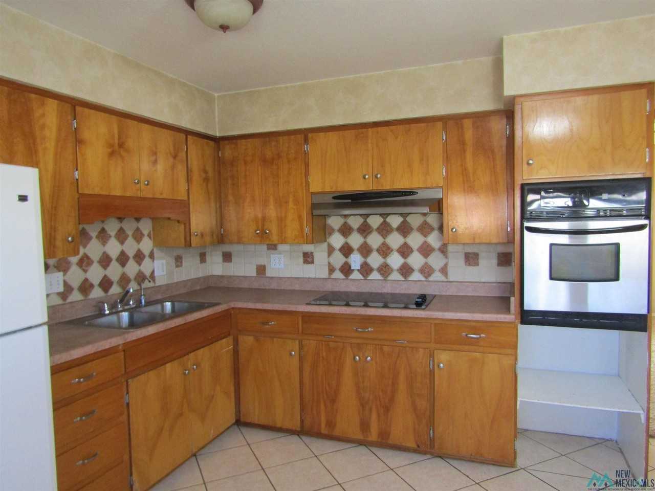 1504 W Briscoe Ave - Photo 3 of 18