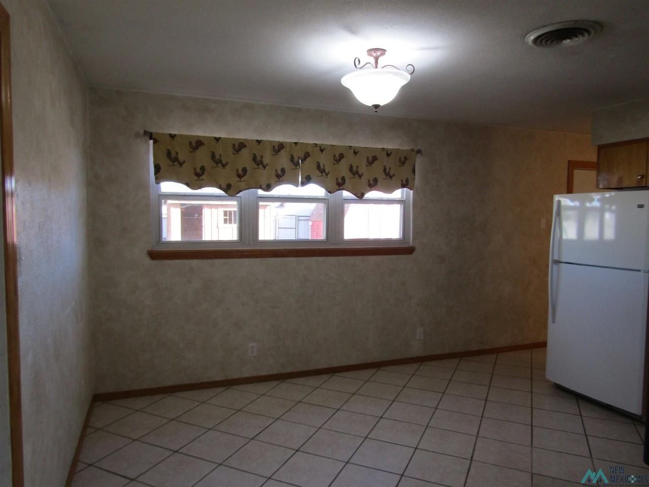 1504 W Briscoe Ave - Photo 6 of 18