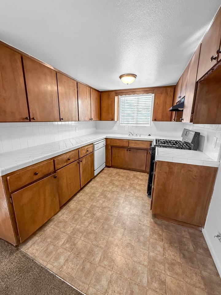 4219 W Myrtle Ave #4219 - Photo 3 of 19