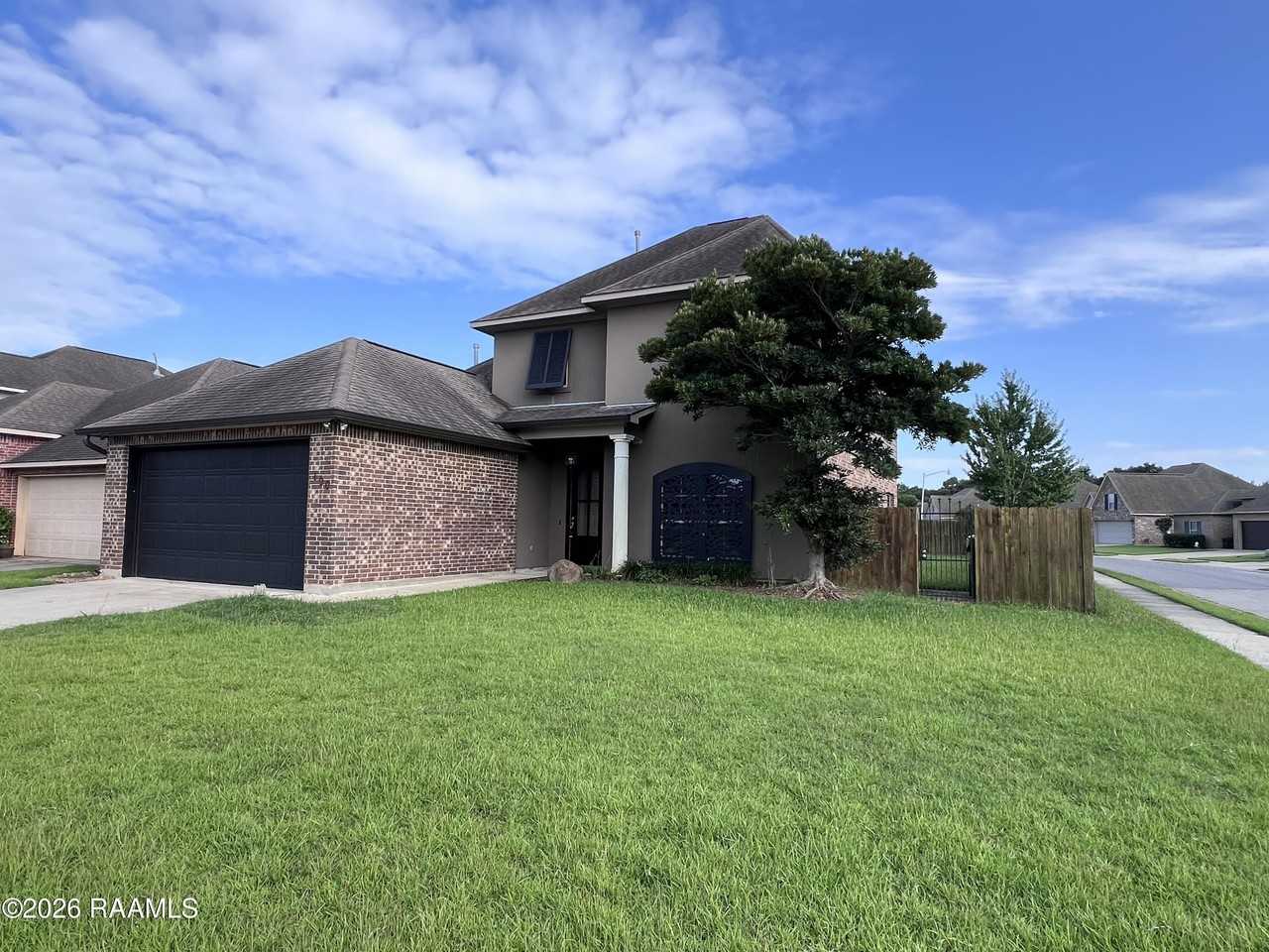 100 Cautillion Dr - Photo 2 of 49