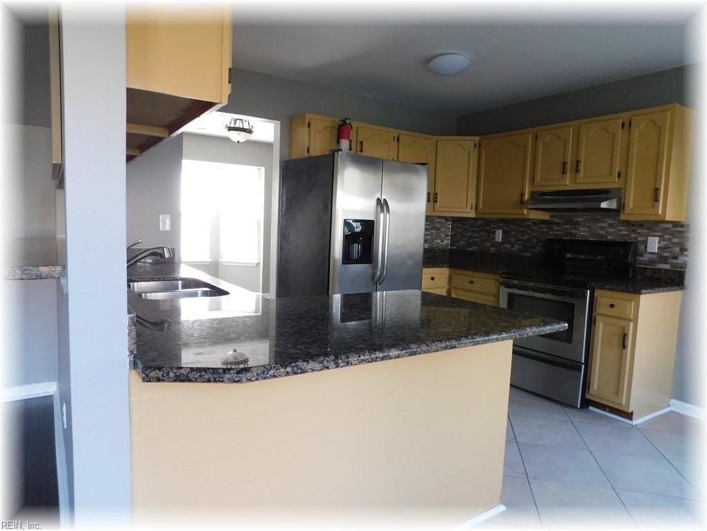 825 Old Point Ave - Photo 4 of 11