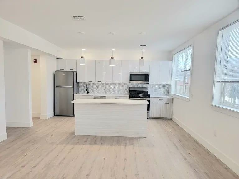 205 Mount Vernon Avenue #203 - Photo 2 of 4