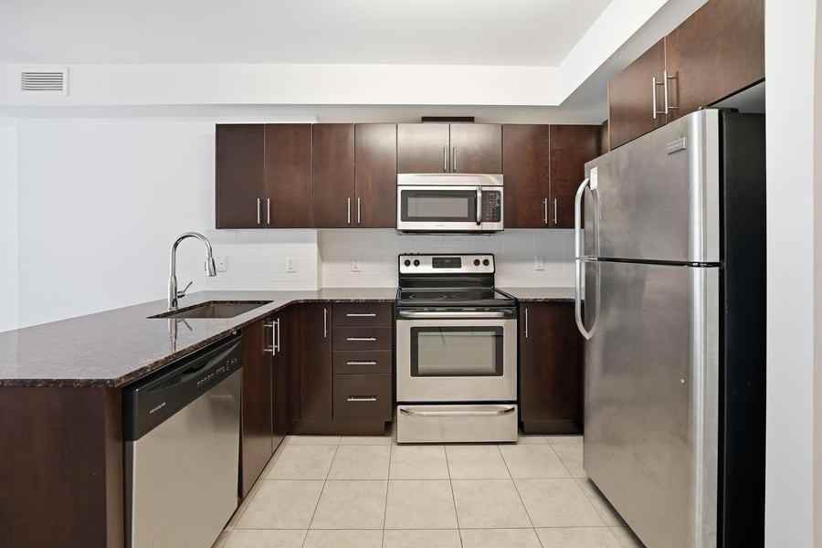 242 Rideau Street Unit 403 - Photo 3 of 14
