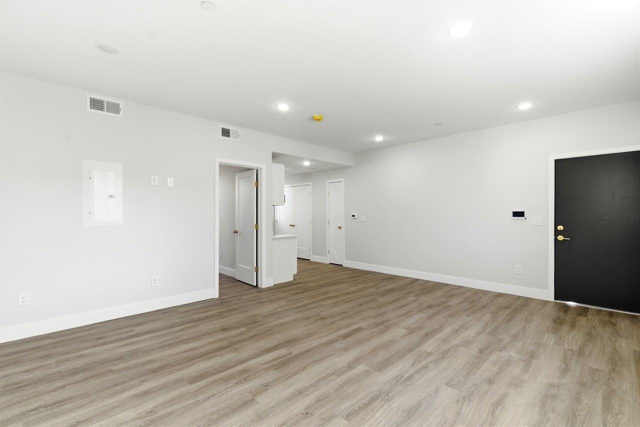 5137 Master St Apt 1b #1B - Photo 2 of 16