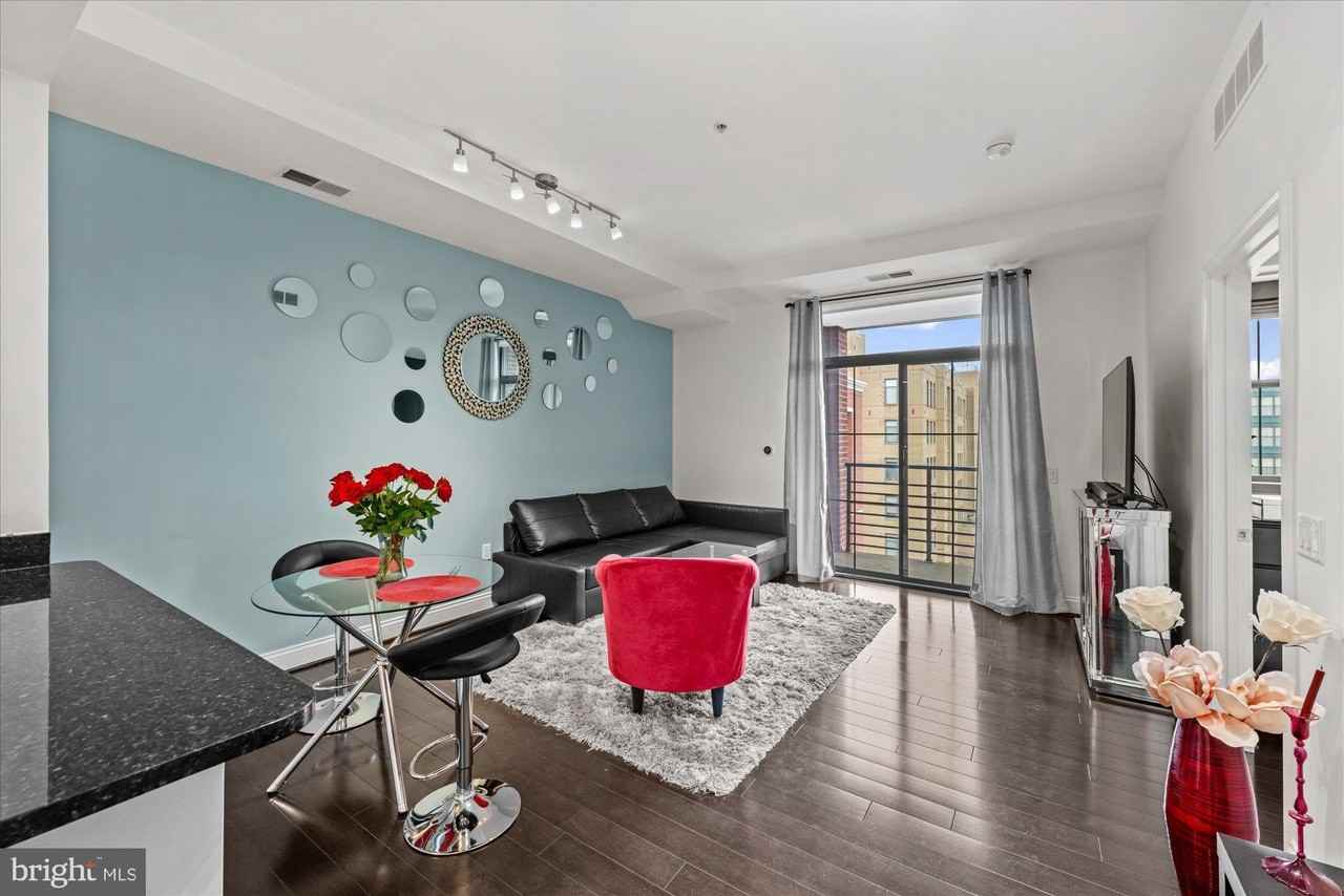 1111 Oronoco St #532 - Photo 2 of 41