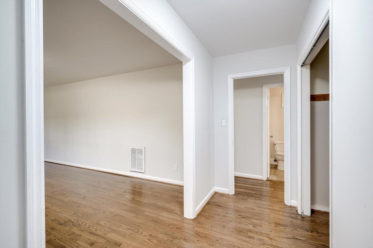 4044 Braddock St - Photo 4 of 34