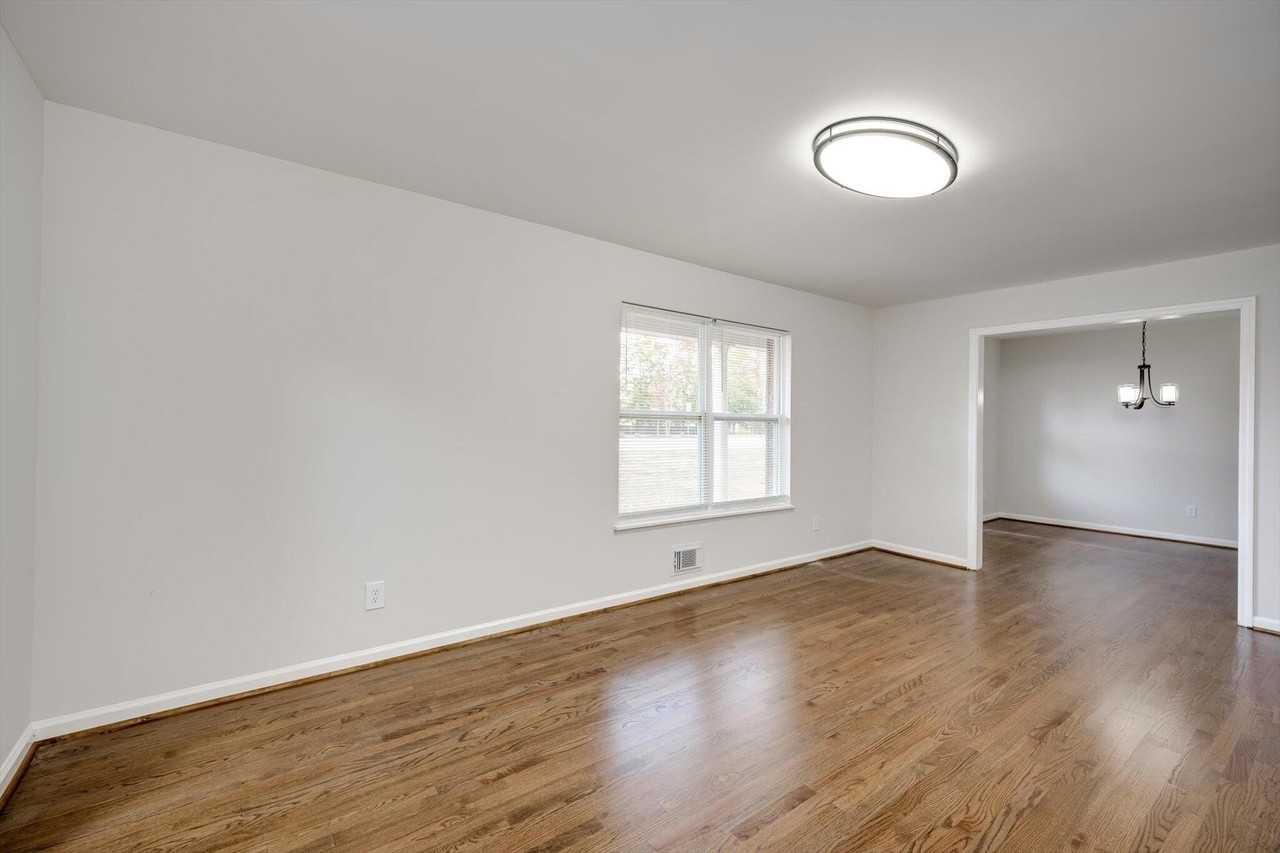 4044 Braddock St - Photo 5 of 34