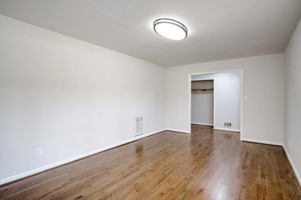 4044 Braddock St - Photo 7 of 34