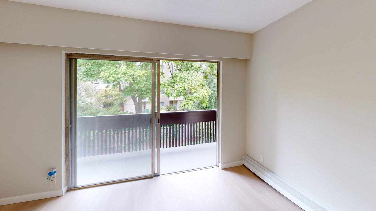 2183 West 44th - Photo 4 of 9