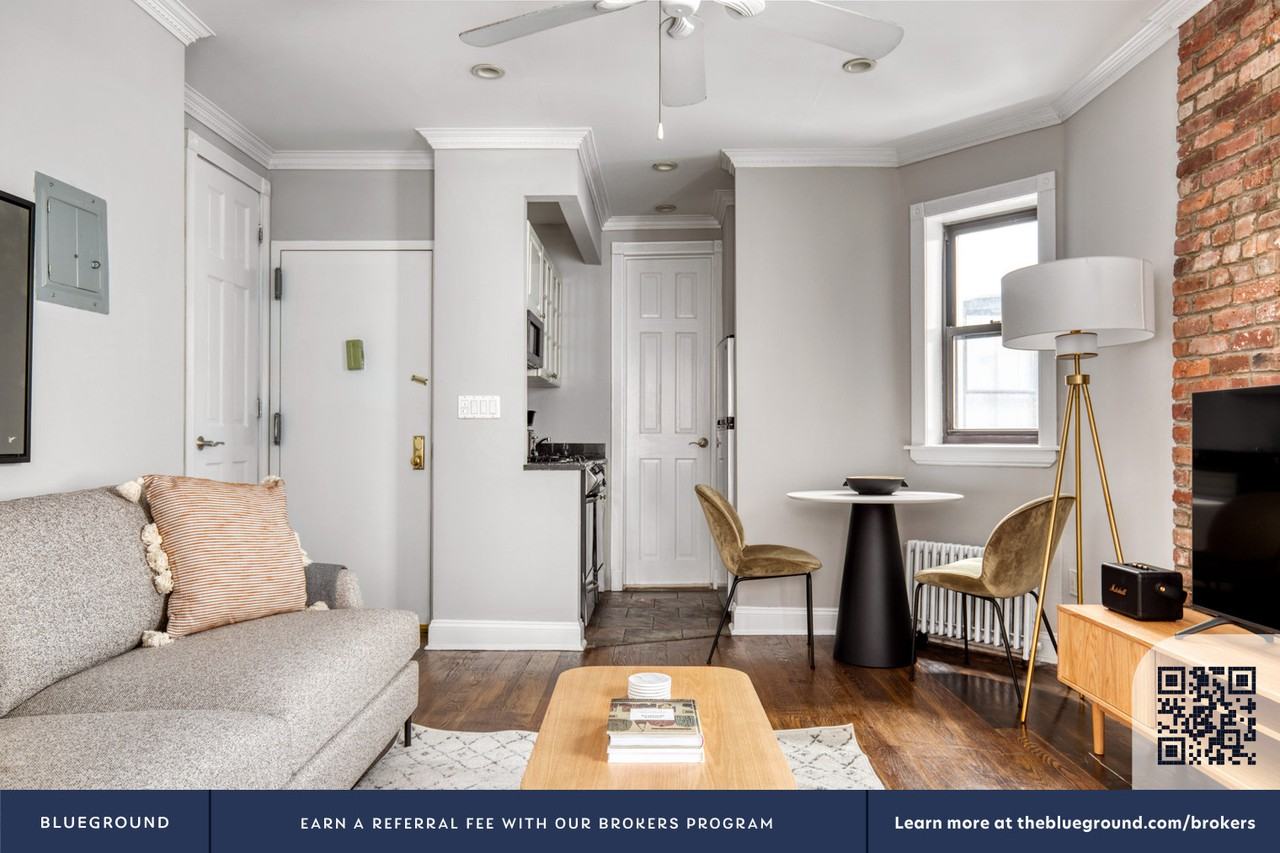 118 Christopher St #1073 - Photo 5 of 23