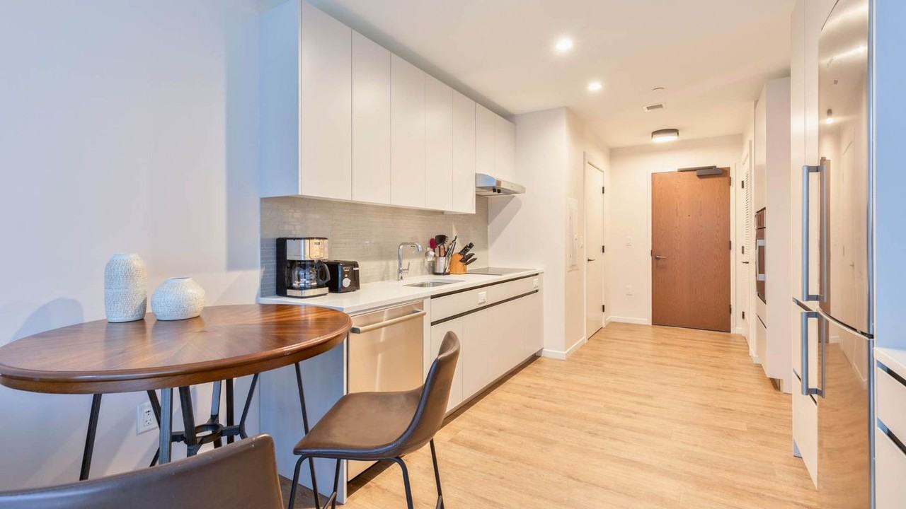 131 Seaport Blvd #1389217P - Photo 3 of 15