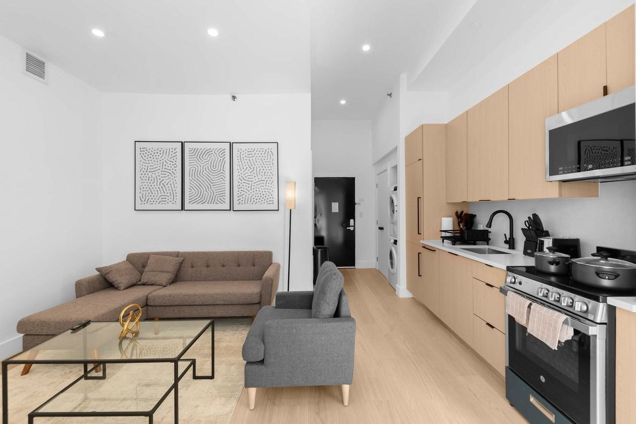 19 Saint Marks Pl #1495799P - Photo 2 of 15