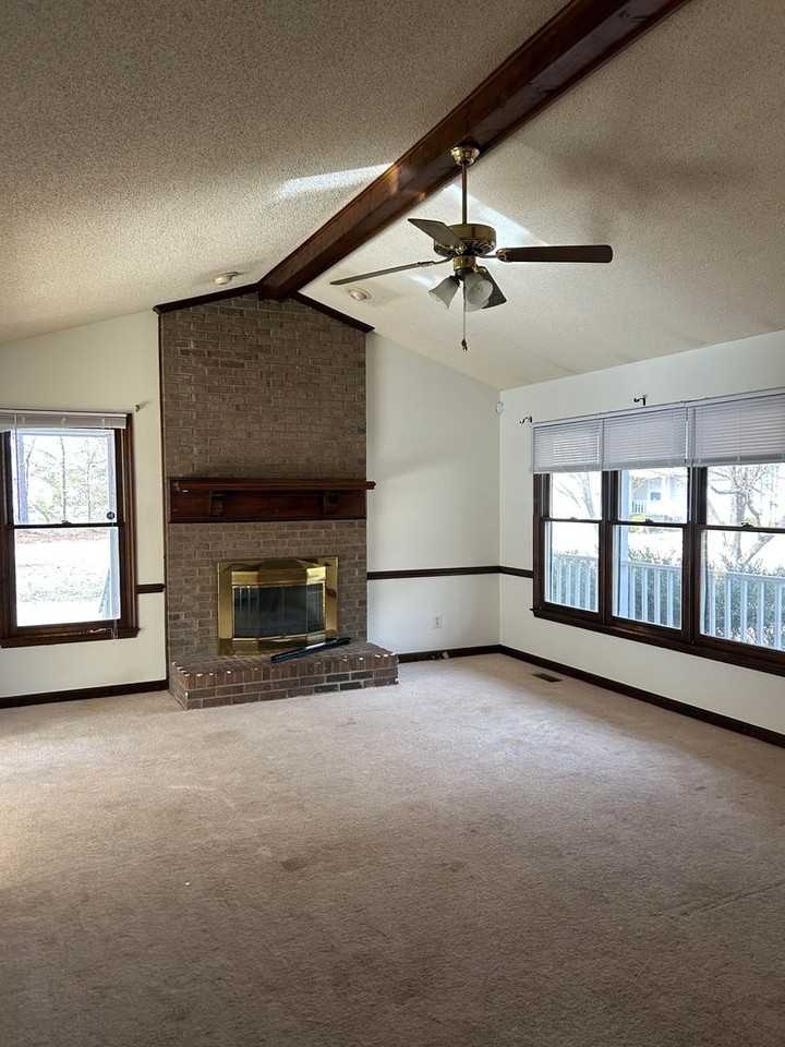 812 Stephanie Pl - Photo 5 of 14