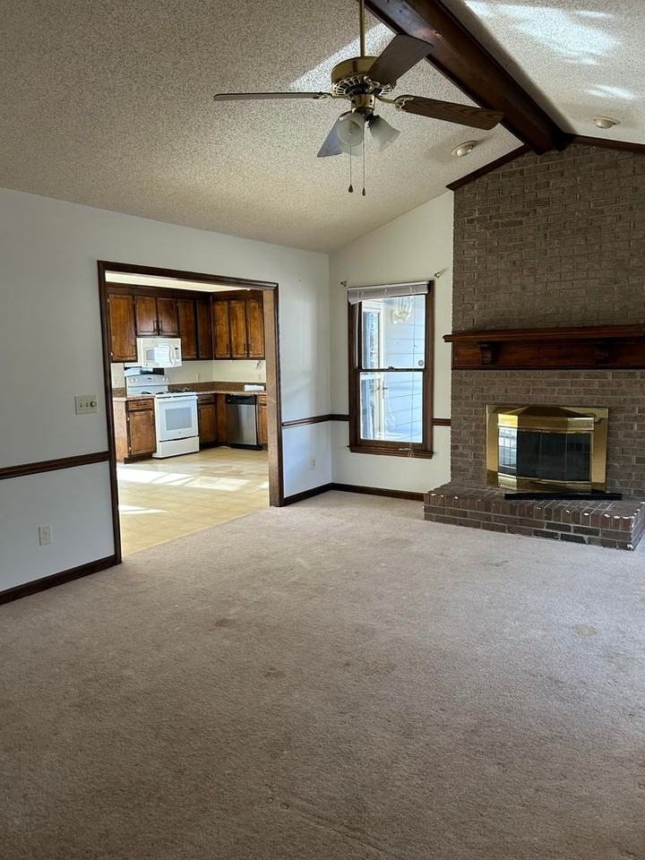 812 Stephanie Pl - Photo 7 of 14