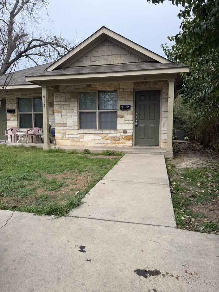 612 Luna Lane #A - Photo 2 of 11