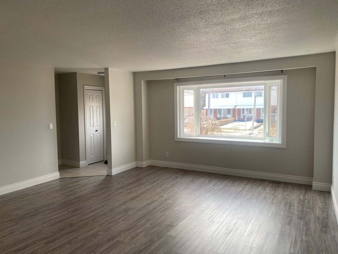 293 Waverly Street South #1 - Photo 3 of 12