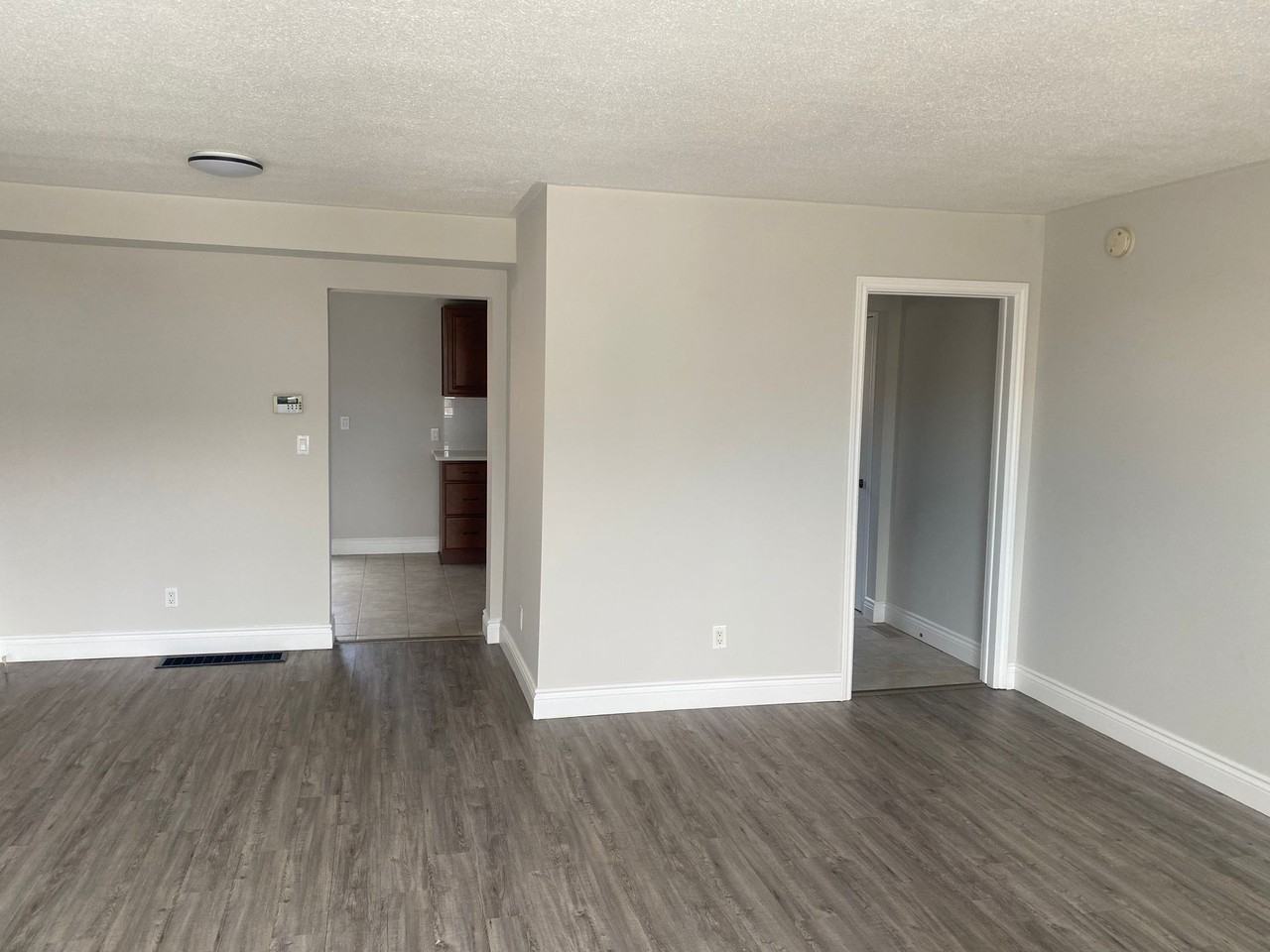 293 Waverly Street South #1 - Photo 4 of 12