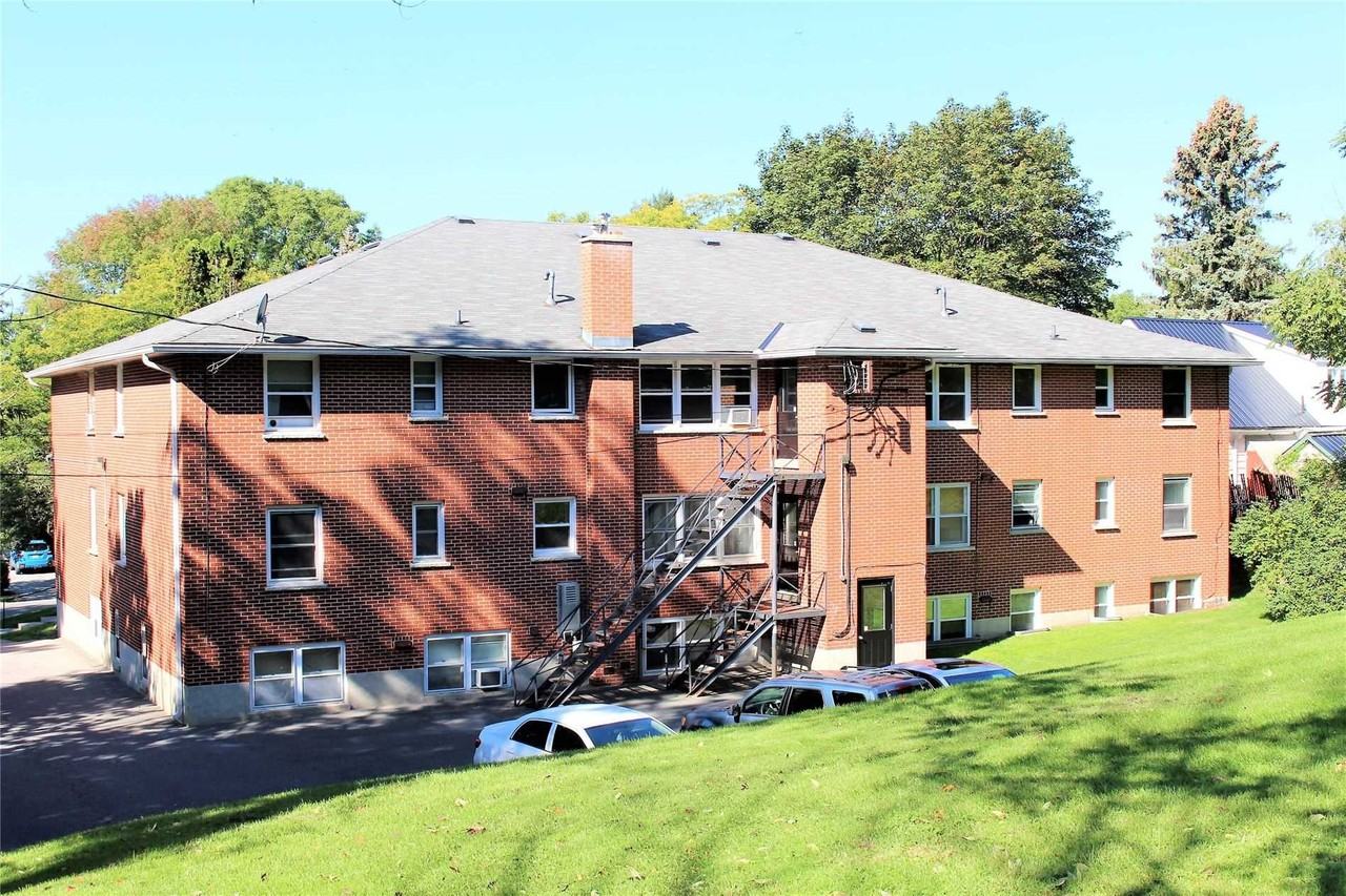 19 Elgin Street North - Photo 2 of 10