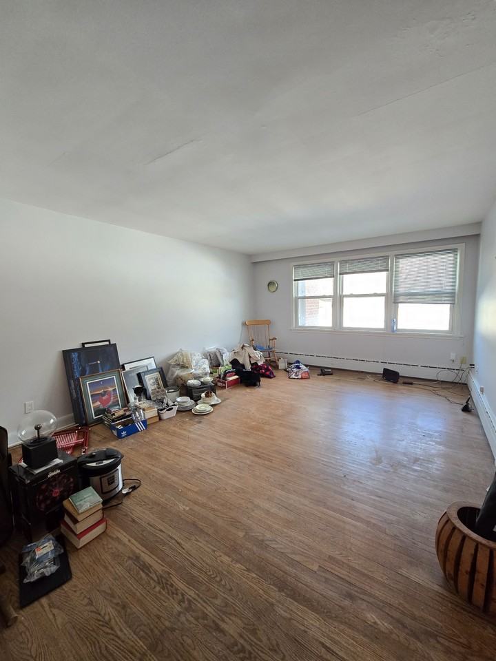 19 Elgin Street North - Photo 4 of 10