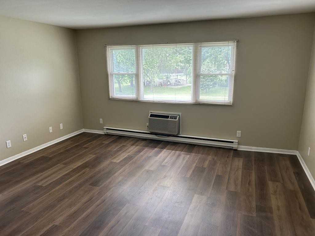 200 S Division St - Photo 5 of 15