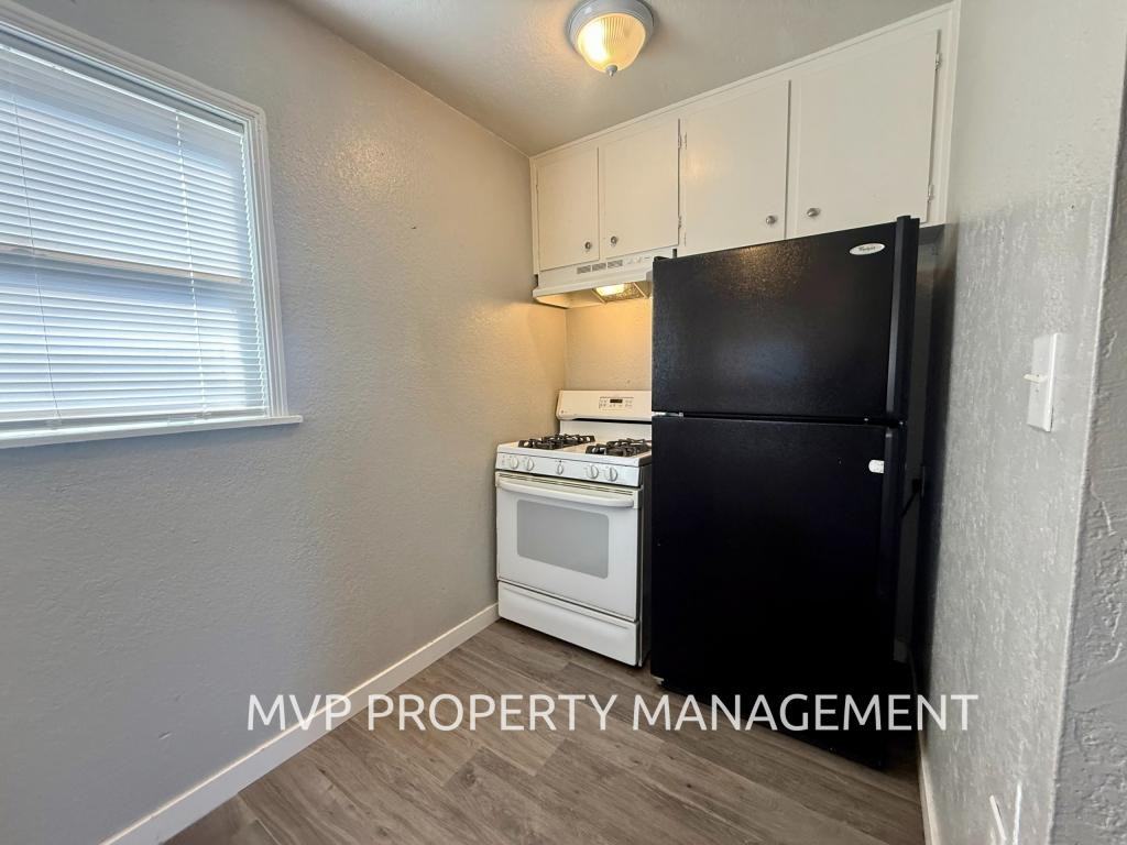 444 Dodge Ave - Photo 4 of 9