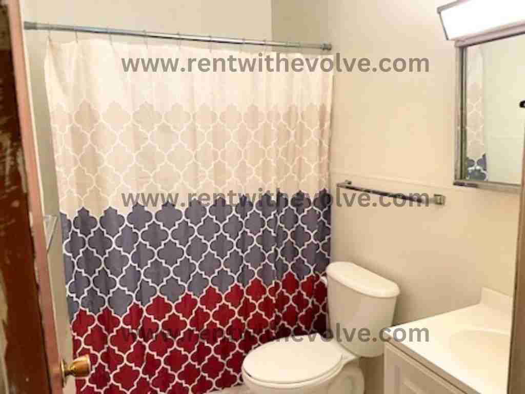 225 S Angle St - Photo 3 of 7