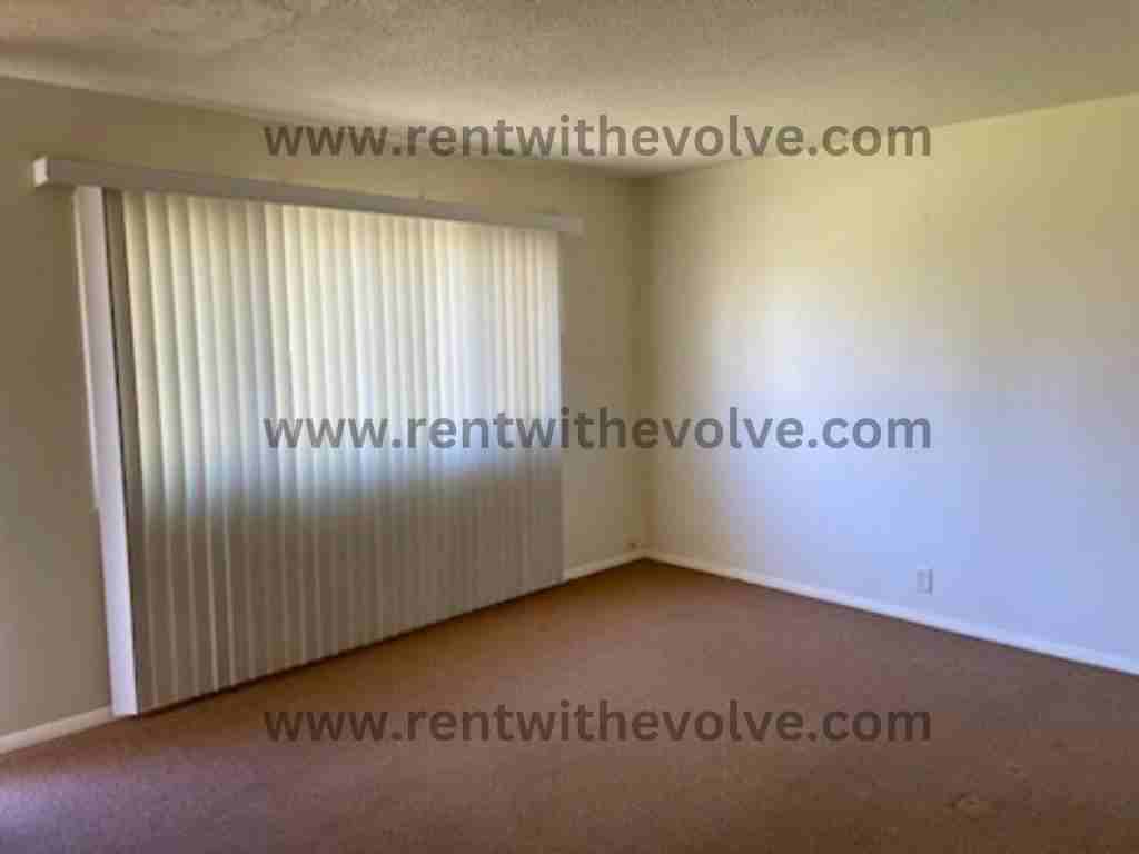 225 S Angle St - Photo 5 of 7