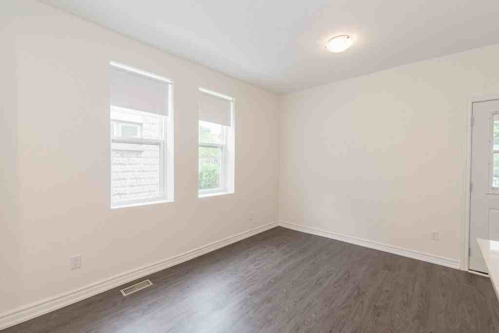 Erb St W & Roslin Ave S #B - Photo 5 of 20