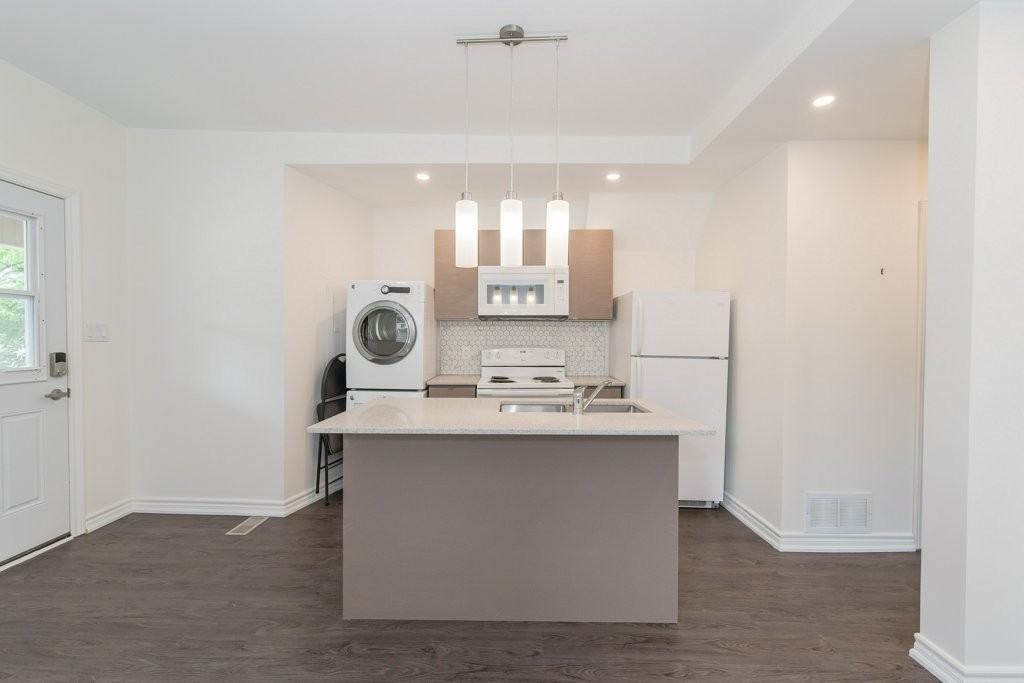 Erb St W & Roslin Ave S #B - Photo 6 of 20