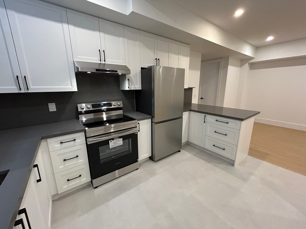 Bloor St & Cawthra Rd - Photo 4 of 10