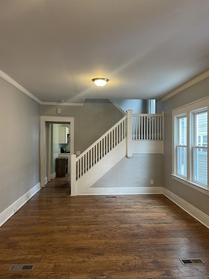 779 Seward St - Photo 4 of 16