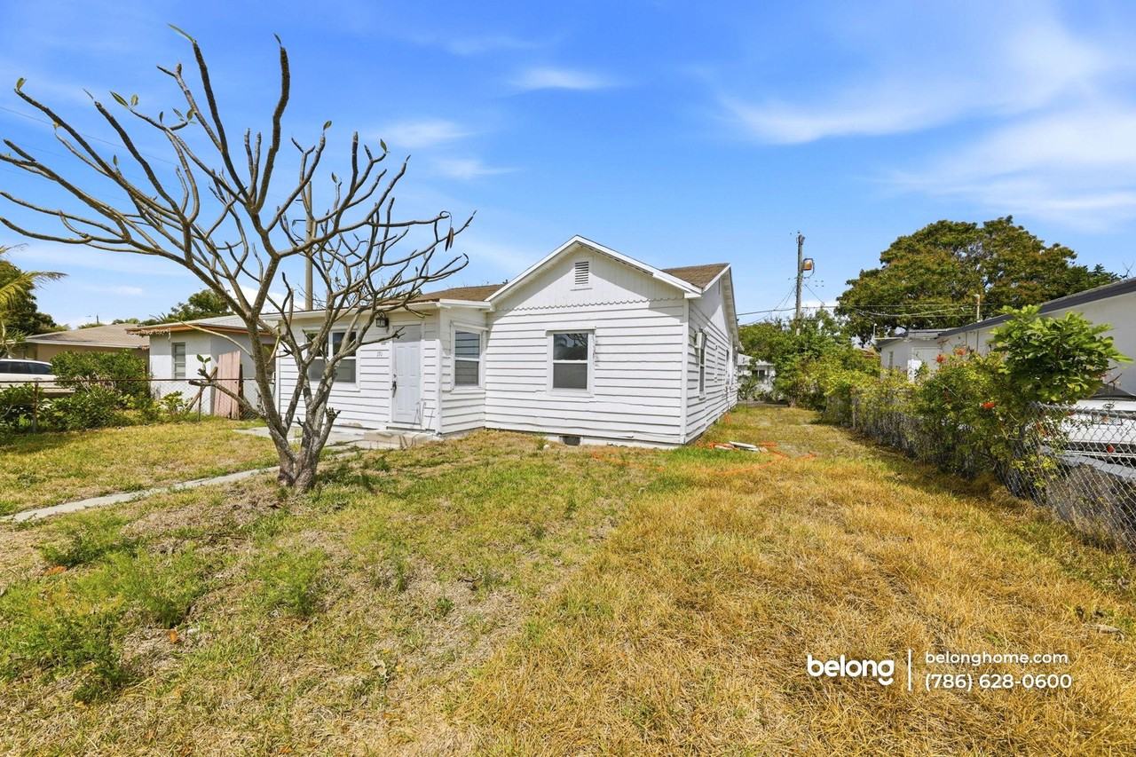 170 W 23rd St - Photo 2 of 23