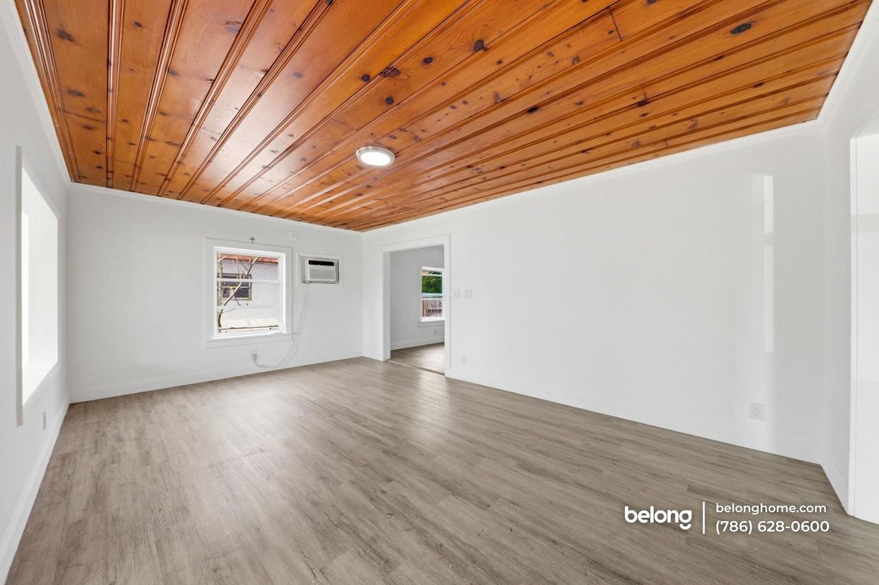 170 W 23rd St - Photo 5 of 23