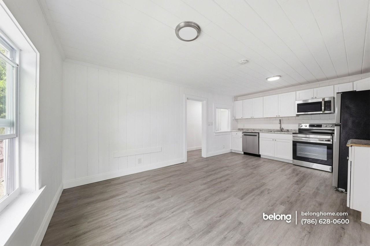 170 W 23rd St - Photo 7 of 23