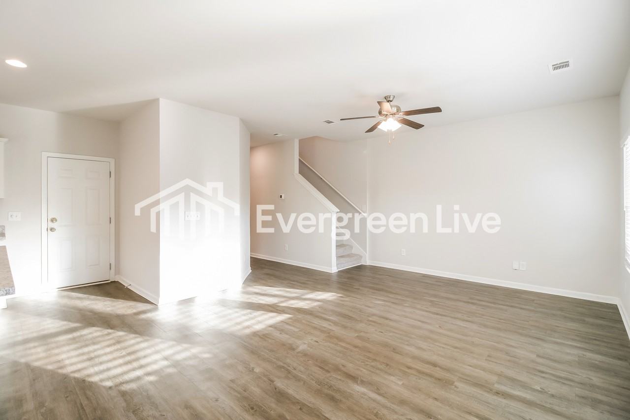 4700 Smithfield Ln - Photo 2 of 15