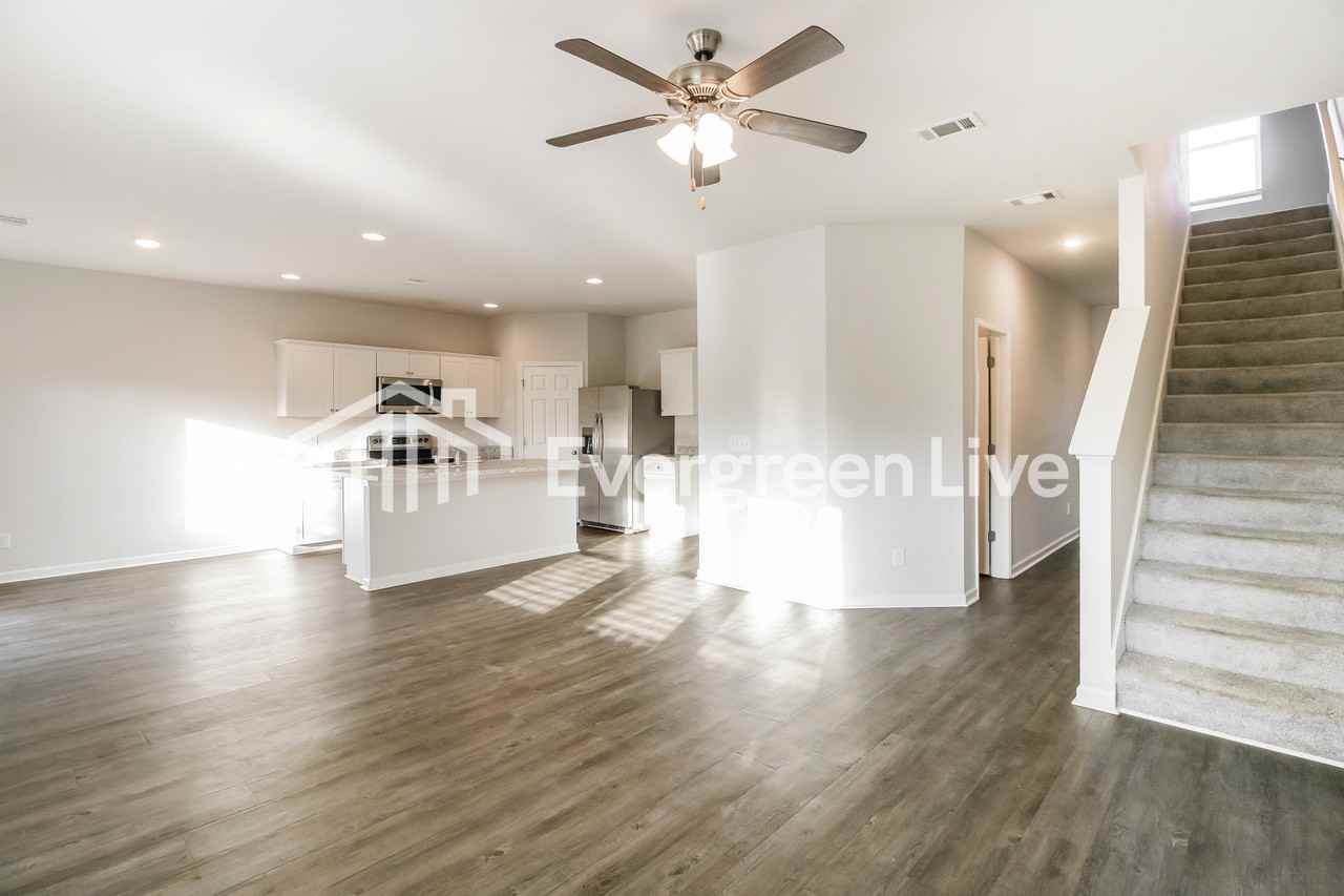 4700 Smithfield Ln - Photo 3 of 15