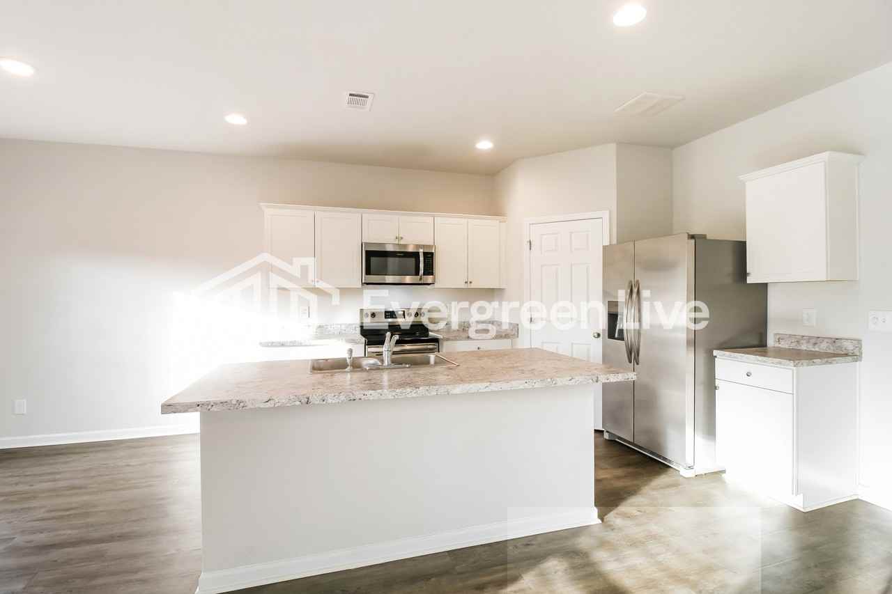 4700 Smithfield Ln - Photo 5 of 15