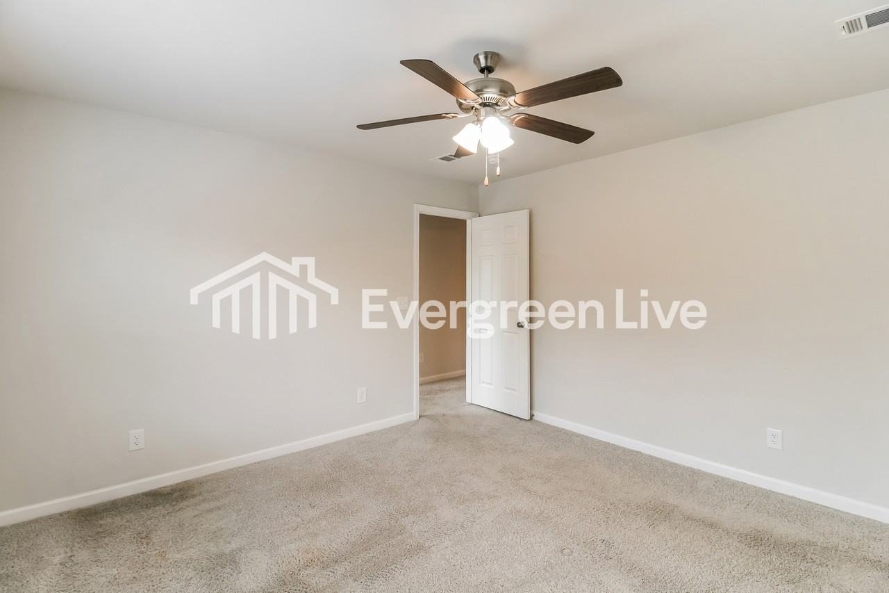 4700 Smithfield Ln - Photo 7 of 15