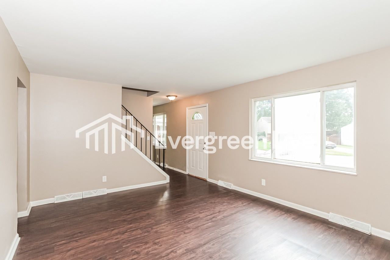 2424 Ambassador Dr - Photo 3 of 15