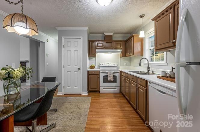 77 Baker Ave - Photo 2 of 22