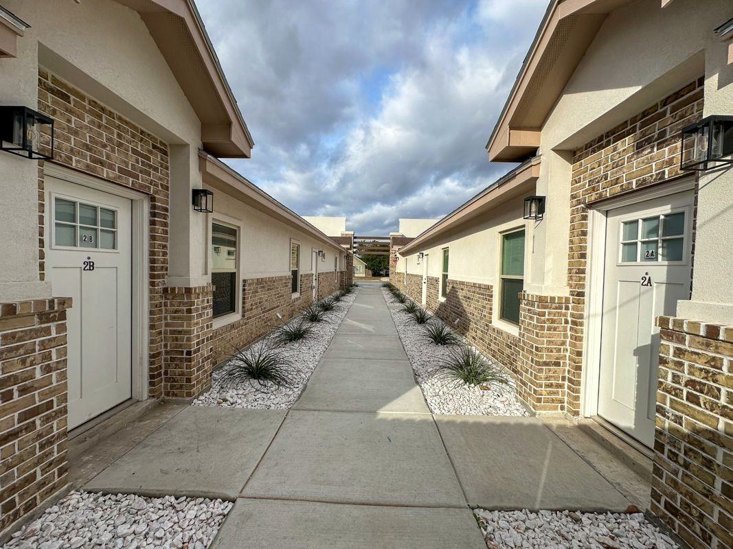 212 E Jessamine Ave ##2 B - Photo 3 of 26