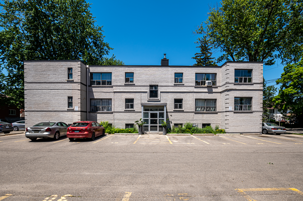 8 Oakwood Avenue North - Photo 2 of 15