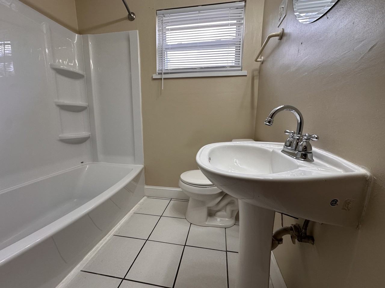 210 Marks Ave #4 - Photo 3 of 11